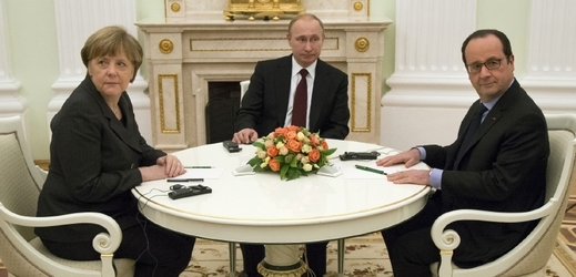 Německá kancléřka Angela Merkelová, ruský prezident Vladimir Putin a francouzský prezident Francois Hollande.