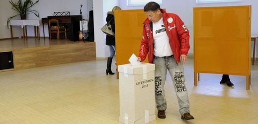 Jedna z hlasovacích místností v Bratislavě.