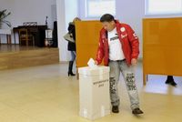 Jedna z hlasovacích místností v Bratislavě.