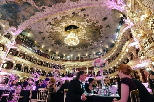 Dvanáctý ročník Plesu v Opeře se konal v historické budově Státní opery v Praze.