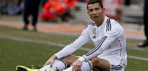 Cristiano Ronaldo nejdříve utrpěl porážku s Atléticem, pak slavil narozeniny.