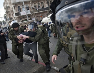 Se zásahy proti teroristům i demonstrantům má izraelská policie bohaté zkušenosti.
