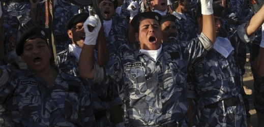 Iráčtí vojáci chtějí získat zpět území v Iráku.