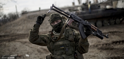 Ukrajinský voják u Debalceve.