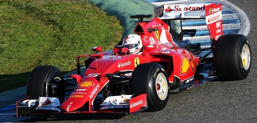 Sebastian Vettel testuje ferrari.