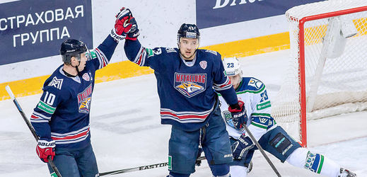 Vítězným gólem a třemi přihrávkami zařídil český útočník Jan Kovář výhru hokejistů Magnitogorsku nad Nižněkamskem.