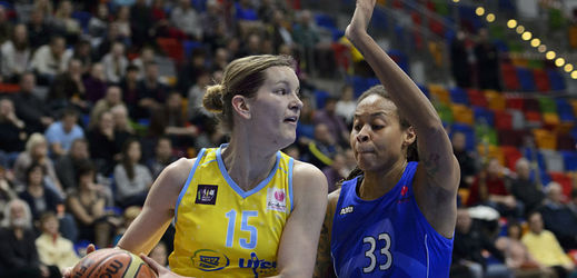 Basketbalistky ZVVZ USK Praha budou muset bojovat o postup do play-off Evropské ligy až v posledním kole.