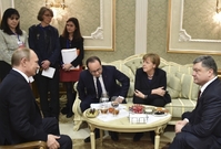 Prezidenti Vladimir Putin a Petro Porošenko začali v Minsku summit za účasti kancléřky Angely Merkelové a prezidenta Françoise Hollanda.