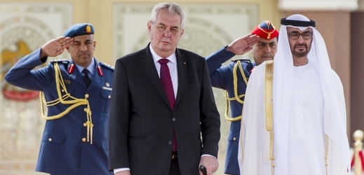 Prezident Miloš Zeman se setkal v Abú Zabí v rámci návštěvy Spojených arabských emirátů s korunním princem Abú Zabí Muhammadem bin Zajdem Nahajánem.
