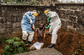 Pete Muller zachytil dva pracovníky, jak odnášejí chlapce nakaženého Ebolou, který se při svém blouznění snažil utéct z izolačního centra pro nakažené. Muž zemřel chvíli po zhotovení snímku. Autor za ni získal první cenu v kategorii General News Stories.