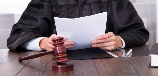 Soudci mají podmínku pro podpis dohody o nižším doplatku mezd (ilustrační foto).