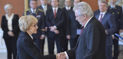 Prezident Miloš Zeman jmenoval 29. ledna 2014 na Pražském hradě členy vlády a mezi nimi i ministryni spravedlnosti Helenu Válkovou.
