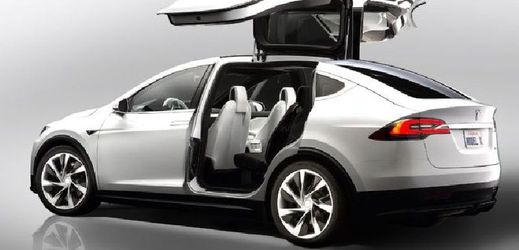 Model X se značkou Tesla by se měl už letos objěvit v prodeji.