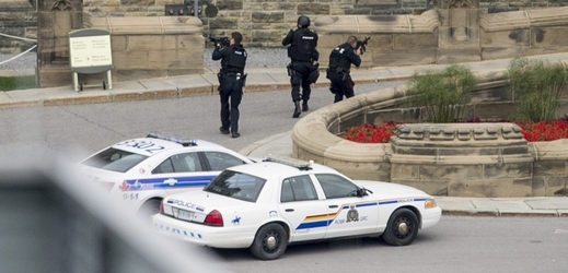 Kanadská policie při zásahu (ilustrační foto).