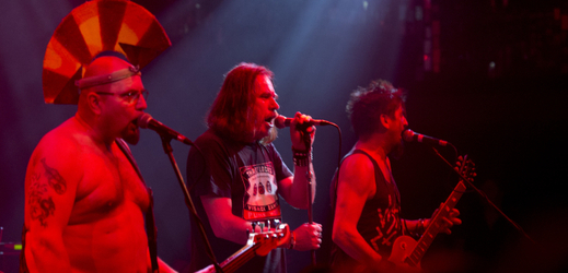 Punková kapela Visací zámek oslavila koncertem uspořádaným 1. prosince v pražském Lucerna Music Baru 32 let své existence.