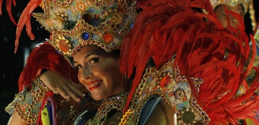 Karneval v Riu nabízí návštěvníkům velkolepou přehlídku samby.