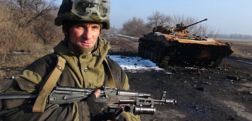 Separatistický bojovník s BVP u Debalceva.