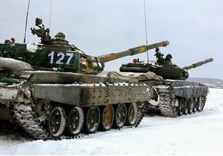Ruské tanky na manévrech (ilustrační foto).