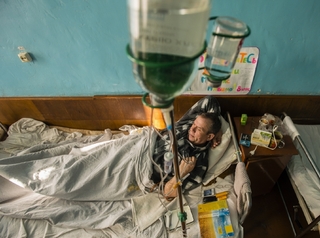 V ukrajinské vojenské nemocnici.