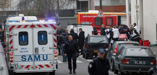 Lednový masakr v Paříži si vyžádal 17 obětí.