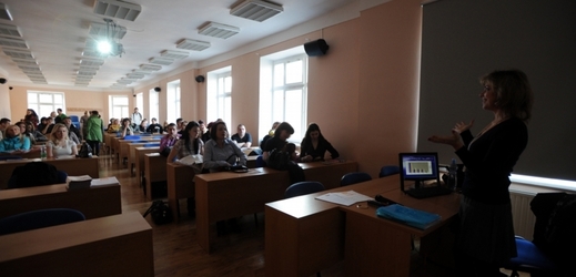 Studenti na přednášce Univerzity Jana Ámose Komenského.