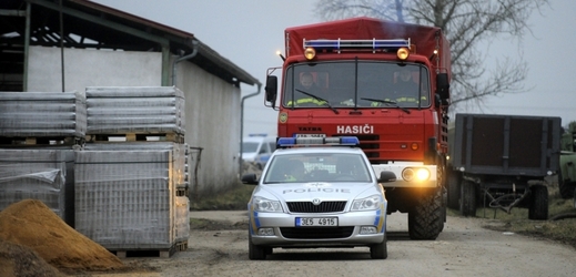 Kriminalisté ve středu zajistili část materiálu z muničního skladu firmy Multiagro ve Slatině u Vysokého Mýta.