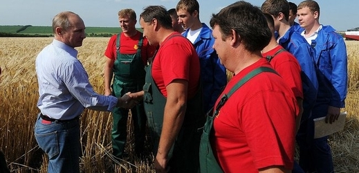 Vladimír Putin mezi zemědělci.