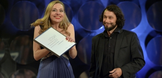 Cenu filmových fanoušků převzala režisérka filmu Fair play Andrea Sedláčková.