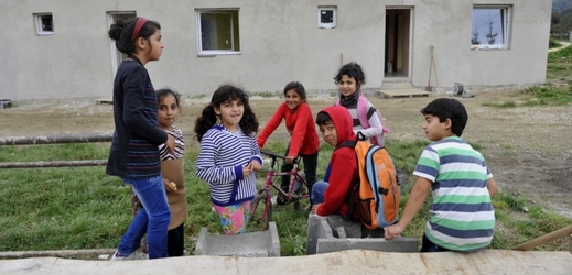 Slovenští romové v komunitě (ilustrační obrázek).
