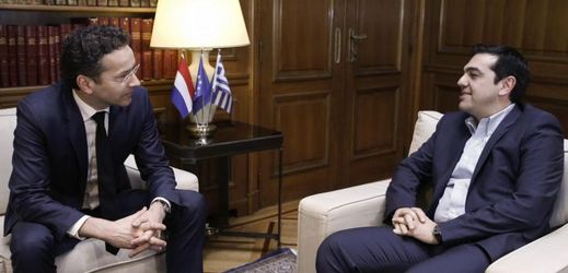 Nizozemský ministr financí Jeroen Dijsselbloem (vlevo) na jednání s řeckým premiérem Alexisem Tsiprasem.