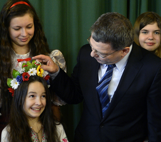 Zaorálek uvítal na Příbramsku děti a učitele z Ukrajiny.
