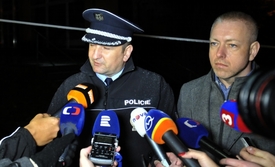Policejní prezident Tomáš Tuhý a ministr vnitra Milan Chovanec po zásahu v Družbě.