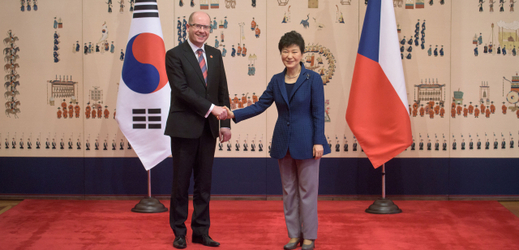 Premiér Sobotka s jihokorejskou prezidentkou Pak Kun-hje uzavřeli dohody o strategickém partnerství.