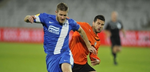 Ondřej Mazuch (v modrém) narazí s Dněpropetrovskem na Ajax.
