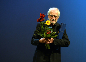 Ministr kultury Daniel Herman udělil 27. února v Praze cenu Rytíř české kultury spisovateli Jiřímu Stránskému (na snímku).