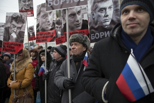 Smutečního pochodu se zúčastnily tisíce Moskvanů.
