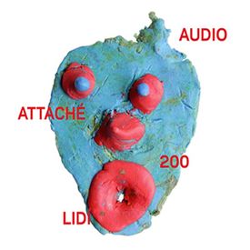 Obal debutu Audio Attaché zdobí plastika z dětské modelíny.