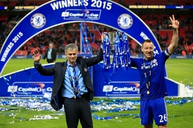 Trenér José Mourinho získal první trofej po návratu do Chelsea.