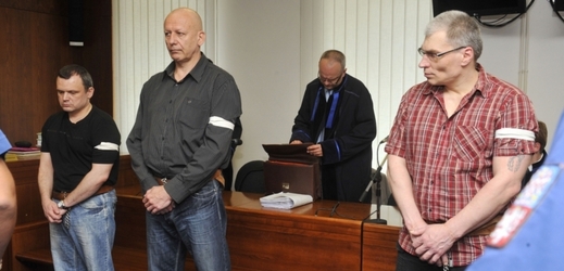 Obžalovaní Michal Zágora (zleva), Jiří Bohdálek a Lumír Moric.