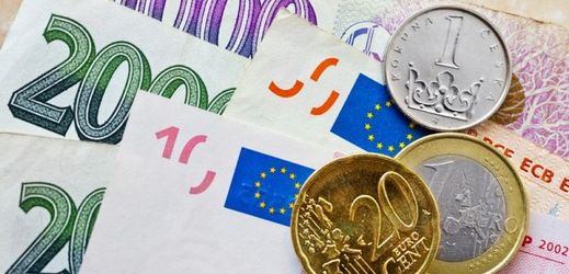 Kdy nahradí euro českou korunu? Sobotkova vláda počítá se vstupem do eurozóny po roce 2018 (ilustrační foto).