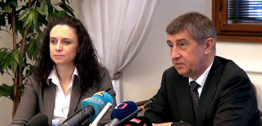 Ministr Babiš a náměstkyně Hornochová daně okradeným neodpustili.