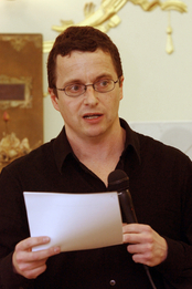 Spisovatel Michal Viewegh četl 14. dubna 2004 v pražském knihkupectví Kanzelsberger z tehdy připravované knihy Vybíjená.