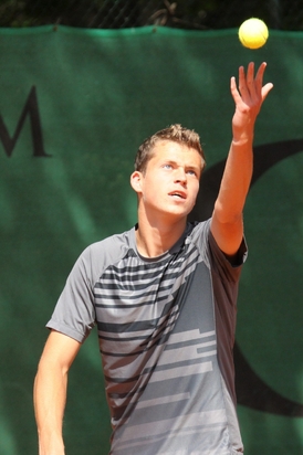 Tenista Adam Pavlásek.