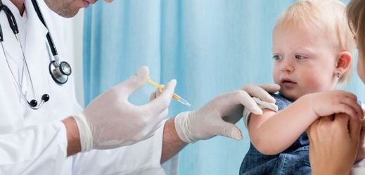 V Česku je u dětí povinné očkování proti devíti nemocem.