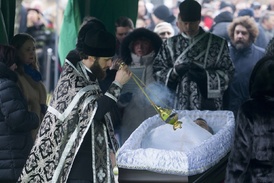 Pohřeb zavražděného politika Borise Němcovova.