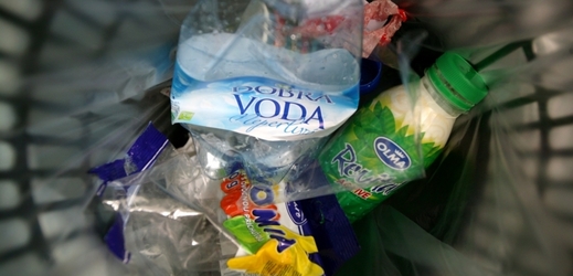 Kolik odpadu z plastu vyhodíte denně vy? A třídíte odpad?