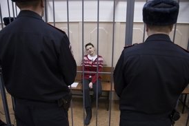 Naděžda Savčenková během soudu.
