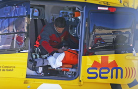 Fernando Alonso musel být po nehodě letecky transportován do nemocnice.