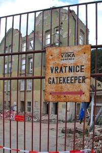 Nápis před továrnou VITKA.
