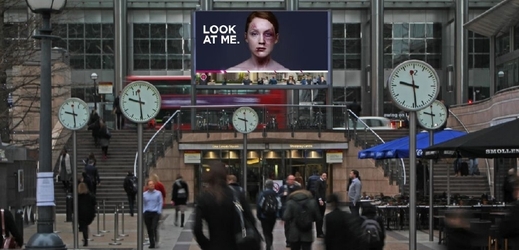 Interaktivní digitální reklama se objevila v Londýně.